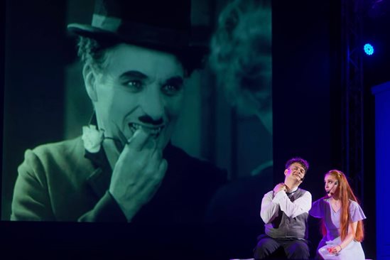 Мюзикълът „Чаплин“ разплака претъпкания Летен театър във Варна (Снимки)