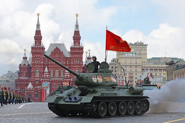 Това е танк Т-34 от съветската епоха
