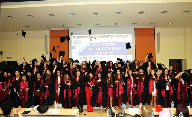 167 магистри и бакалаври от Медицинския университет в Пловдив се дипломираха