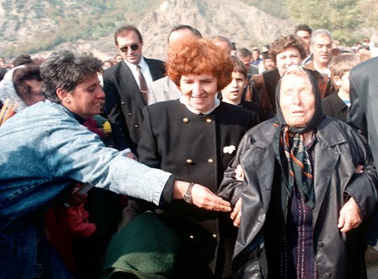 Ванга при откриването на храма, построен с нейни средства в местността Рупите край Петрич през 1993