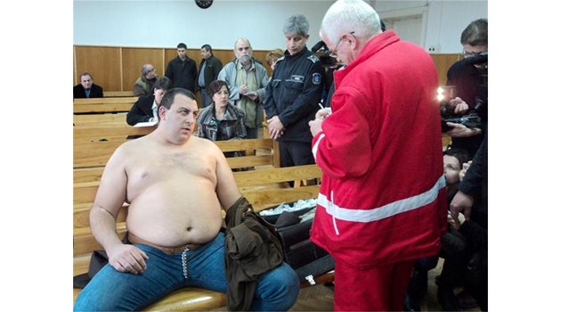 КРИЗА: Петър Стоянов-Сумиста се оплаква от високо кръвно.
