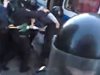 Клип, на който полицай удря млада жена в корема, предизвика гняв сред руснаците (Видео)