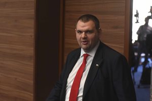 Пеевски: ПП-ДБ са притискали Калин Стоянов да работи за тях на изборите, затова му искат оставката