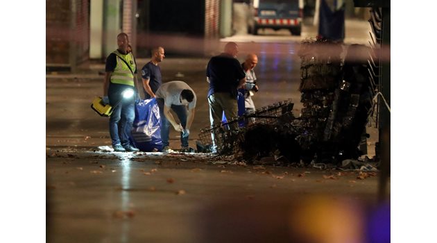 Ван се вряза в туристи в Барселона и уби 13 души, рани 80.