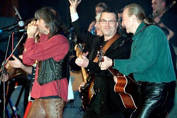 Васко Кръпката, Иван Лечев и Кирил Маричков забиват на концерт в памет на Георги Минчев.