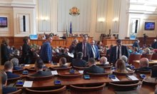 Депутатите приеха извънредно положение заради коронавируса до 13 април
