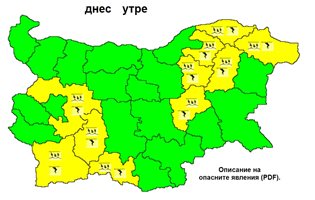 Жълт код за валежи и гръмотевици в 10 области утре