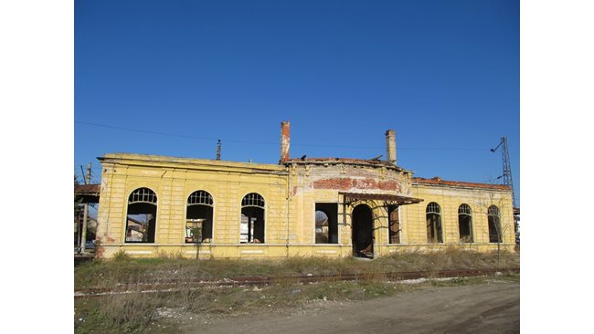 “168 Hours”: Collapsing Royal Station welcomes George V, Edward VIII and Kemal Ataturk