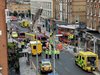 Двуетажен автобус се вряза във витрина на магазин в Лондон, има пострадали (Снимки)