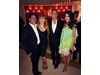 Семейство Клуни позира с гримьорката си на Фестивала във Венеция
