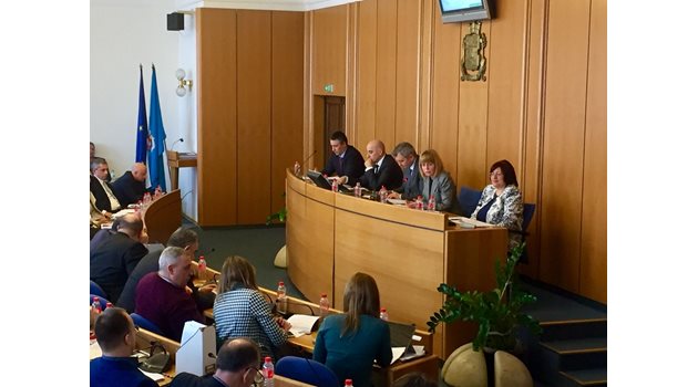 Четири часа продължиха дебатите по бюджет 2018 на София в СОС.  СНИМКА: АВТОРЪТ
