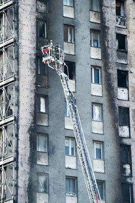 Почернелите останки от кулата