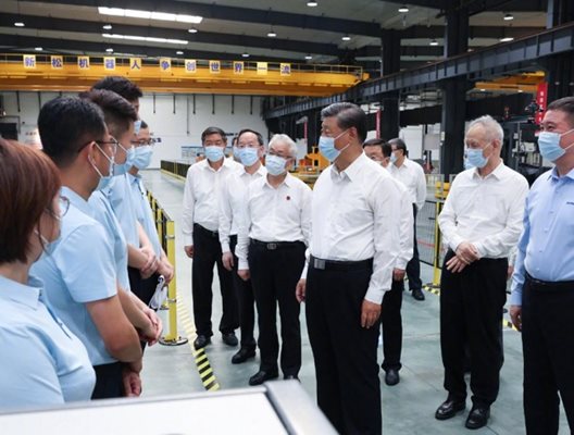 Си Дзинпин посети високотехнологичната компания „Синсун“. Снимки:Радио Китай
