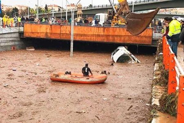 Наводненията в Югоизточна Турция Снимка: Twitter/@HispanatoliaEN