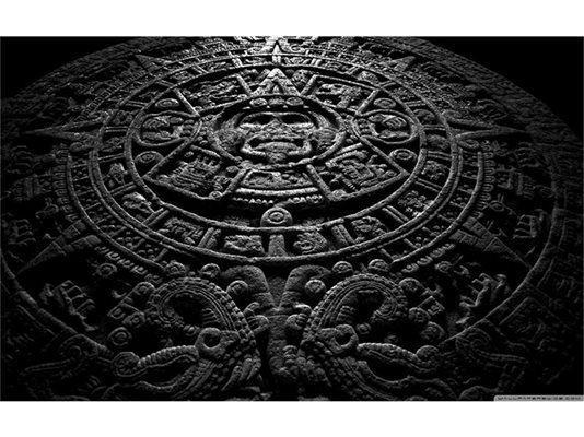 Този камък, открит през 1790 г. в град Мексико, е сочен като доказателство, че светът свършва след две седмици. 
СНИМКИ: РОЙТЕРС
