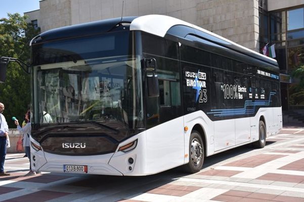 6 електробуса с нулеви емисии ще обслужват Благоевград.