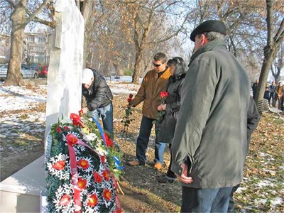 Семейството на Кристиян Станков вдигна паметник на лобното място на полк. Вълчо Вълчев.

