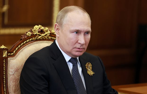 Наложени са сакнции и на близки сътрудници на руския президент Владимир Путин
