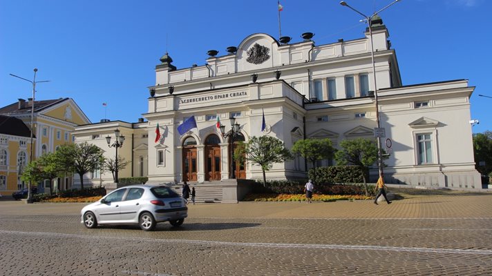 Сградата на Народното събрание.
СНИМКА: РУМЯНА ТОНЕВА