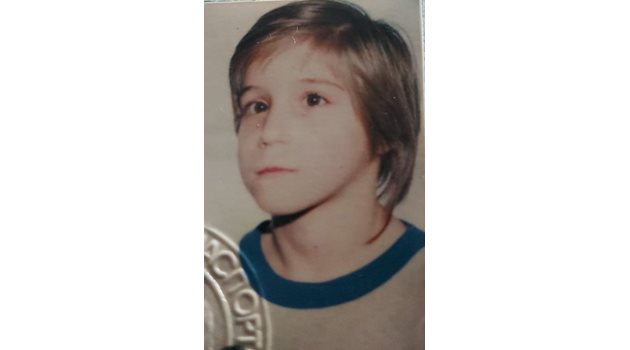 На 5 г. Милена (днес Кристиана) била изведена за пръв път от дома за снимка за паспорт.