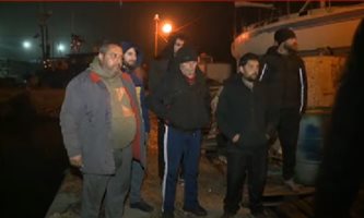 Освободиха задържаните в Румъния български рибари, те искат оставката на шефката на ИАРА (Обзор)