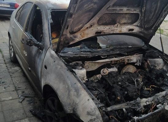 Изгорелият автомобил

СНИМКА:Dcnews.bg