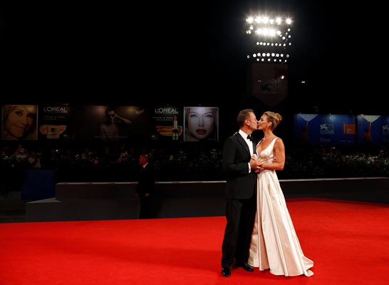 Зифреди с унгарската си съпруга Роза на червения килим на 73-ия филмов фестивал във Венеция, където беше показан филмът “Роко”.
СНИМКА: РОЙТЕРС