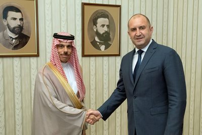 Модернизацията на икономиката и енергийната диверсификация обсъдиха президентът Румен Радев и министърът на външните работи на Саудитска Арабия.
Снимка: Президентство