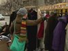 В Унгария раздават топли дрехи на хора в нужда