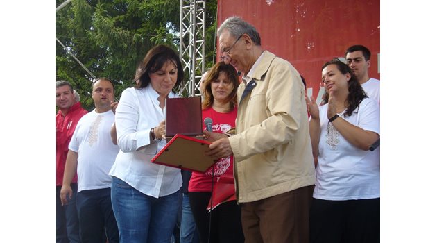 Наградата на Националния съвет на БСП на името на Димитър Благоев този път бе присъдена на министъра на културата отпреди  1989 г. Георги Йорданов, връчи му я Корнелия Нинова.