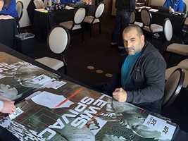 Българският ас в смесените бойни изкуства слага автографи върху плаката за галата на UFC, която ще се състои в Лас Вегас през уикенда. На Багата предстои битка с поляка Марчин Тибура.