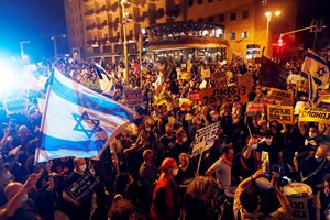 Нетаняху и радикалната религиозната десница водят Израел към гражданска война по опасна от иранската атомна бомба