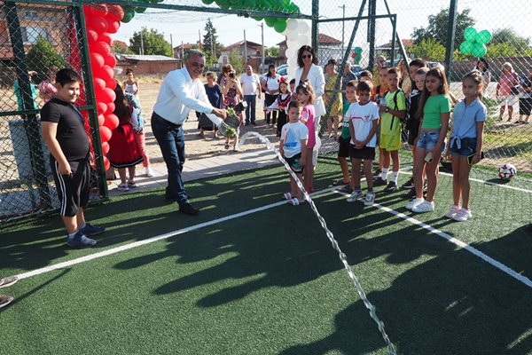 На 28 август кметът на община “Марица” Димитър Иванов откри ново спортно игрище в с. Бенковски.