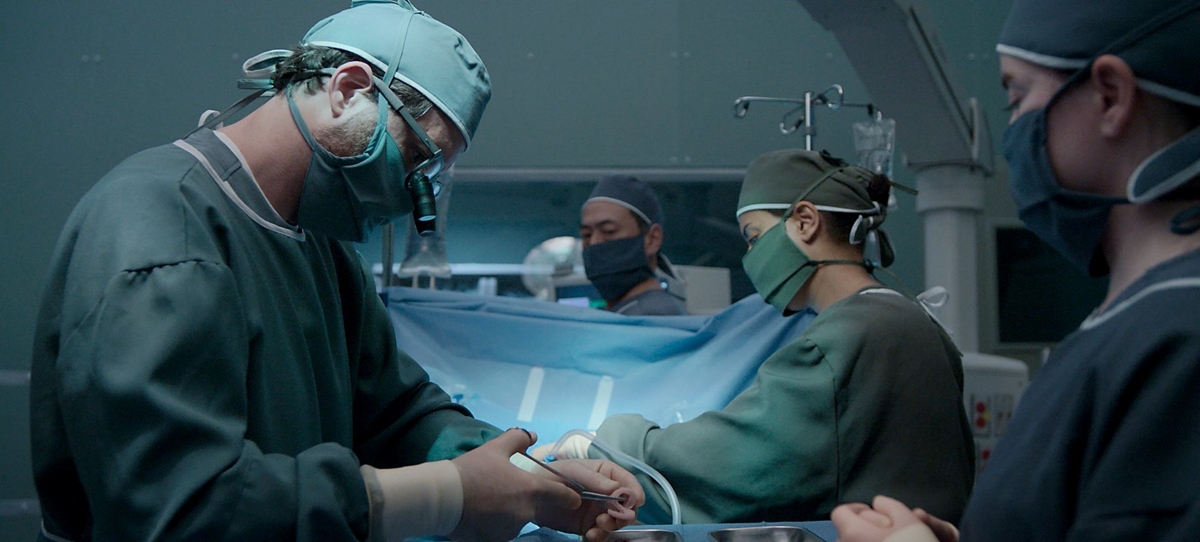 Истинската съдба на италиански хирург, осъден заради трима мъртви пациенти, в “Д-р Смърт”