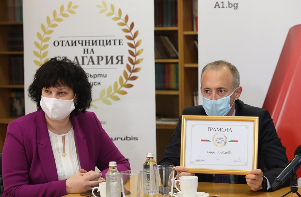 "Отличниците на България" поискаха 11-и и 12-и клас да са с маски в часове (Видео)