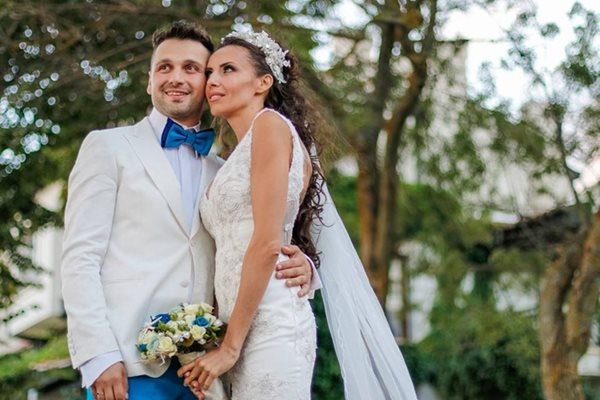 Сано е със съпругата си Нели на сватбата им на 30 август 2014 г.  СНИМКИ: АРХИВ И ФЕЙСБУК