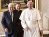 Папа Франциск се срещна с палестинския президент Махмуд Абас