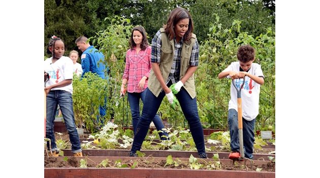 Докато бе първа дама на САЩ, Мишел Обама активно участваше в програма срещу затлъстяването на американските деца. Тя отглеждаше дори зеленчуци в градините на Белия дом.