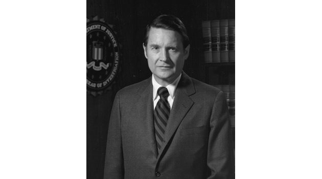 Уилям Уебстър е шеф на ЦРУ през 1988 г. и следи под лупа как ще протече преходът в България.