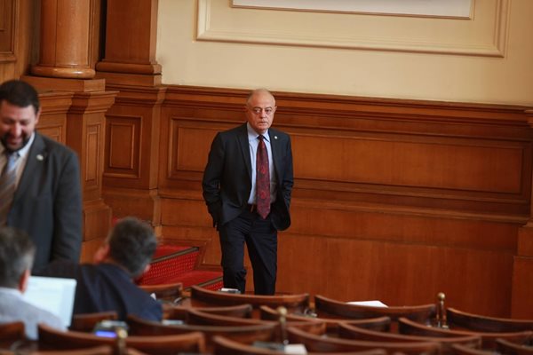 Атанас Атанасов: ПП няма да предложат Кирил Петков за премиер