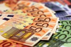 Еврото мина над прага от 1,10 долара след решението на УФР