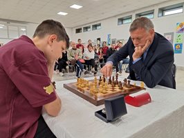 Николай Рашков се изправи срещу трикратния шампион по шах Теодор Тутеков

Снимка: Фейсбук страница на Николай Рашков