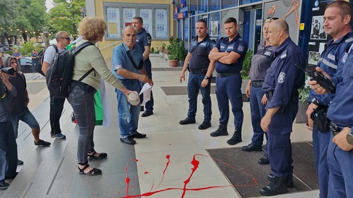 They pour red paint in front of the Russian Cultural and Information Center in Sofia