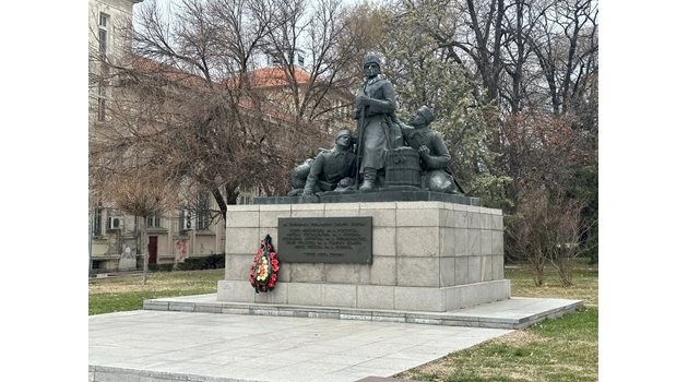 Паметникът на Гюро Михайлов в Пловдив
СНИМКА НИКОЛА МИХАЙЛОВ