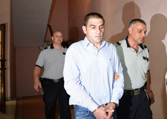 34-годишният Радослав Йорданов на влизане в съдебната зала днес.