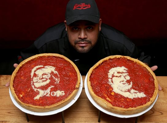 Пицария в Чикаго започна да предлага пици с образите на Хилари и Тръмп.