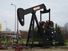 Солиден ръст на американските петролни запаси натисна цените на "черното злато"