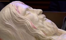Учени след прецизен 3D-модел на Торинската плащаница: Исус е бил човек с необикновена красота. Имал е 370 рани по тялото