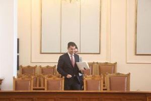 Петков към Борисов: Казвате, че не е време за избори, защото нямаше да може да се справите