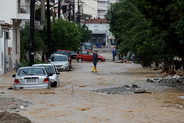 Тежка остава обстановката в Централна Гърция, където в рамките на по-малко от месец преминаха два циклона СНИМКИ: Ройтерс